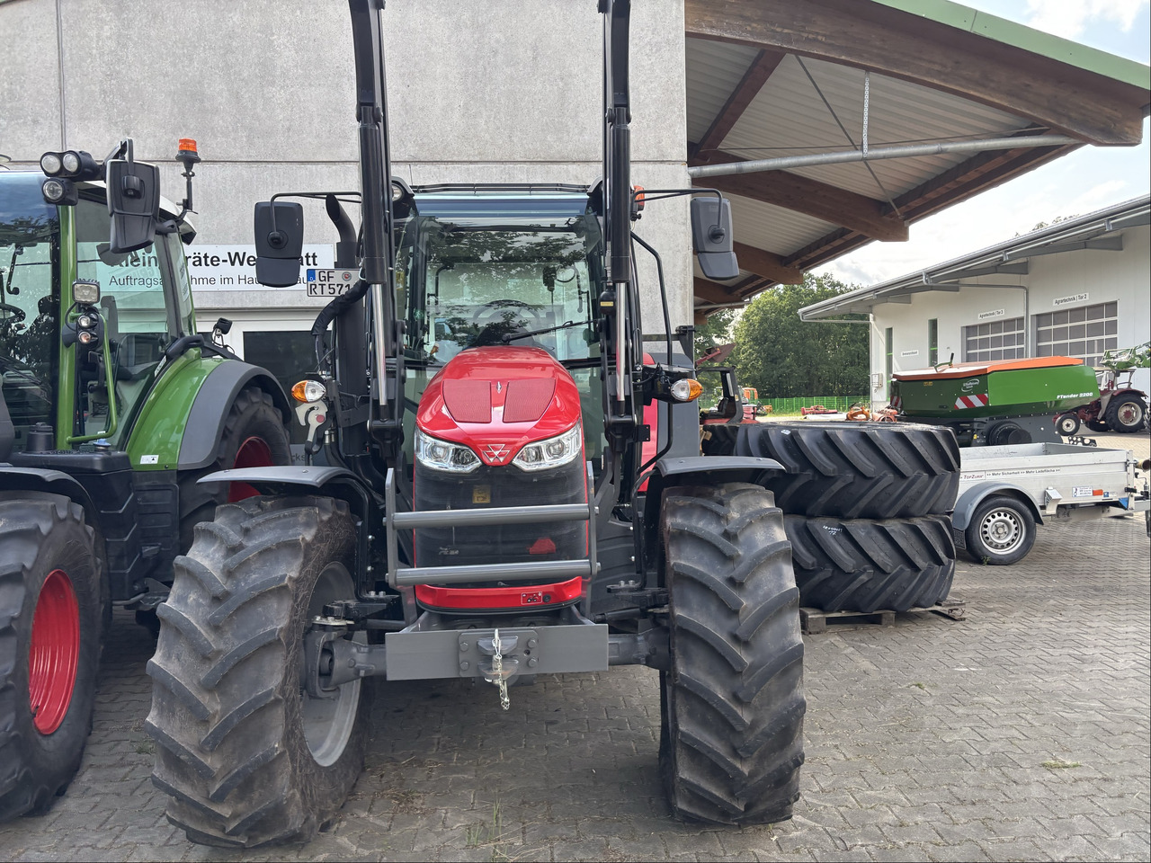 Massey Ferguson 5711M Dyna-4 4WD Cab - Traktor: slika 5 Massey Ferguson 5711M Dyna-4 4WD Cab - Traktor: slika 5