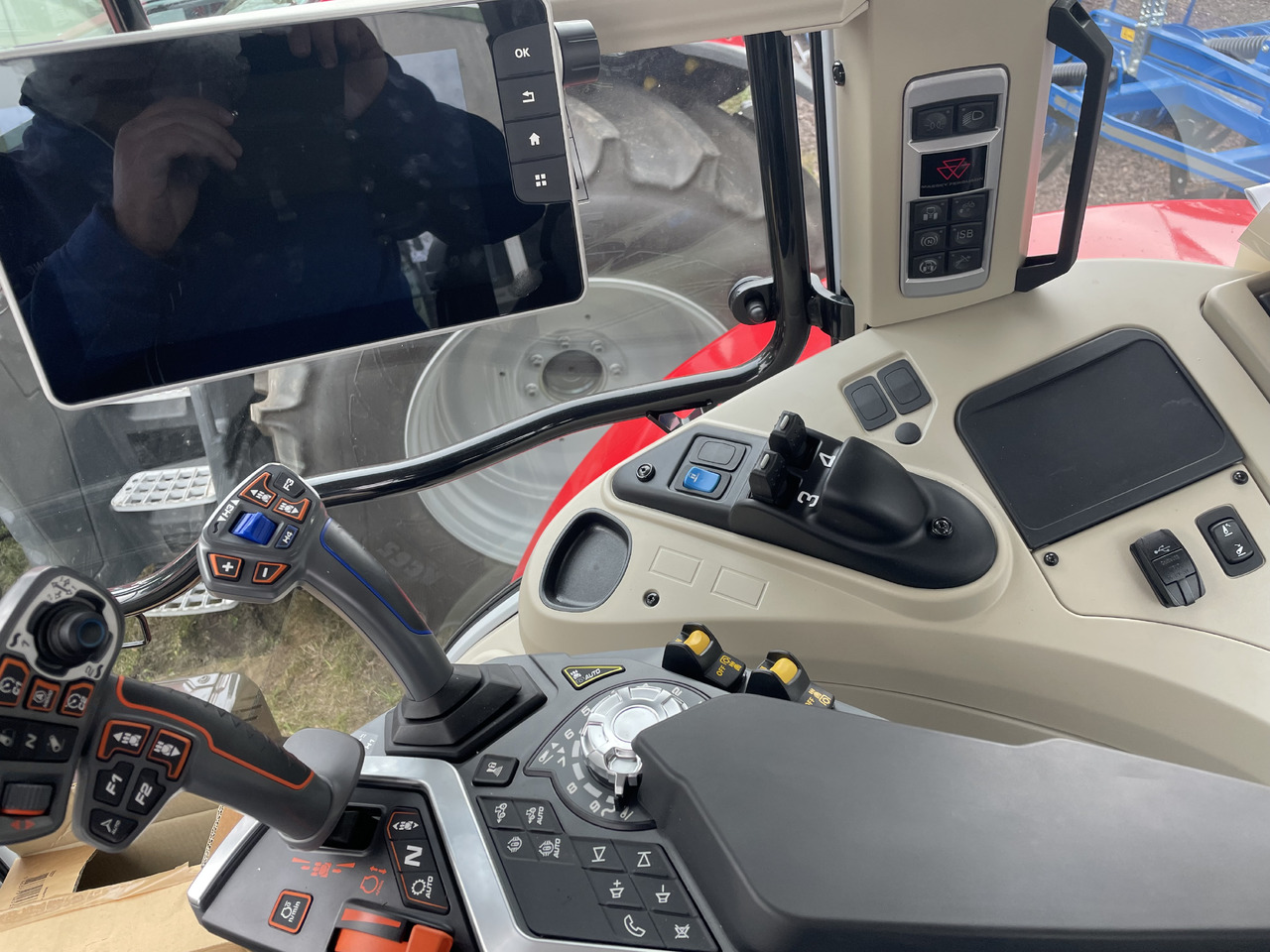 Massey Ferguson 6S.145 Dyna-VT EXCLUSIVE - Traktor: slika 4 Massey Ferguson 6S.145 Dyna-VT EXCLUSIVE - Traktor: slika 4