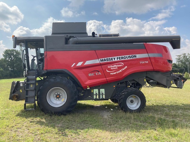 Massey Ferguson 7370 Beta - Kombinovani kombajn: slika 1 Massey Ferguson 7370 Beta - Kombinovani kombajn: slika 1
