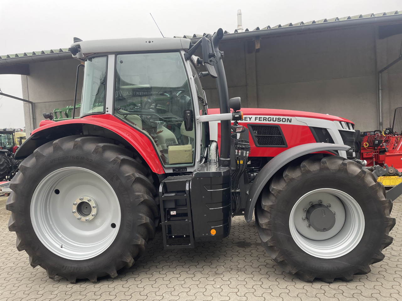 Massey Ferguson 7S.210 Dyna-VT EXCLUS - Traktor: slika 1 Massey Ferguson 7S.210 Dyna-VT EXCLUS - Traktor: slika 1