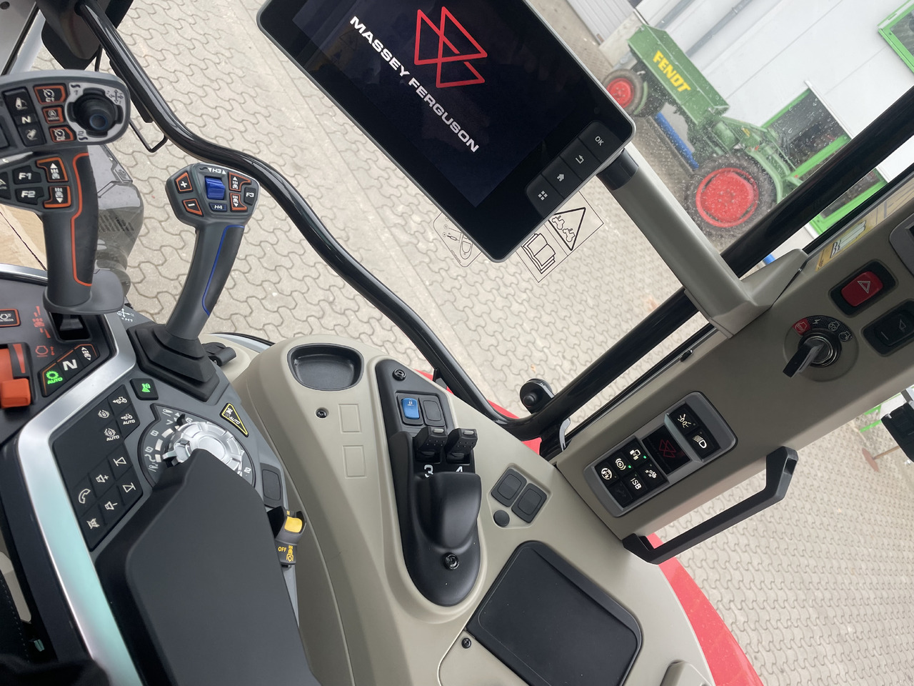 Massey Ferguson 7S.210 Dyna-VT EXCLUSIVE - Traktor: slika 3 Massey Ferguson 7S.210 Dyna-VT EXCLUSIVE - Traktor: slika 3