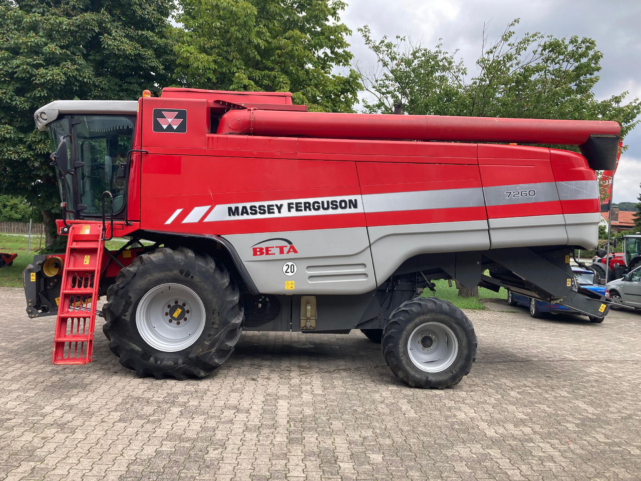 Massey Ferguson Beta 7260 - Kombinovani kombajn: slika 1 Massey Ferguson Beta 7260 - Kombinovani kombajn: slika 1