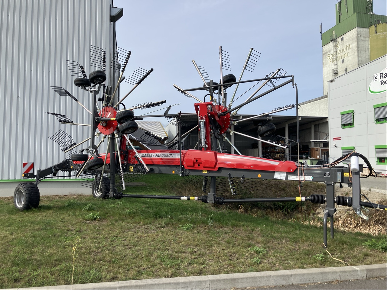 Massey Ferguson RK 842 SD-TRC - Prevrtač/ Grabuljač: slika 1 Massey Ferguson RK 842 SD-TRC - Prevrtač/ Grabuljač: slika 1