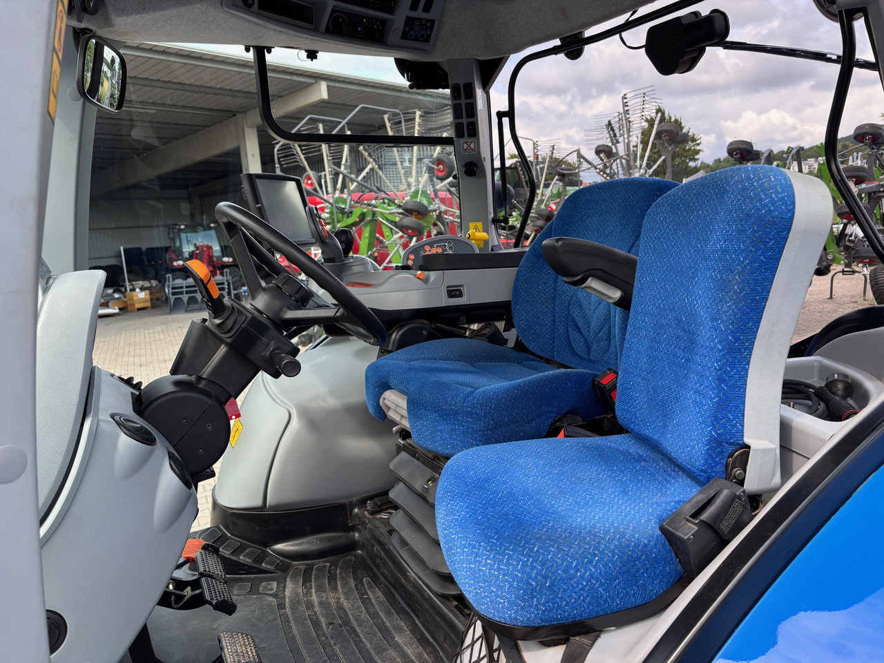 New Holland T6.140 Auto Command - Traktor: slika 4 New Holland T6.140 Auto Command - Traktor: slika 4
