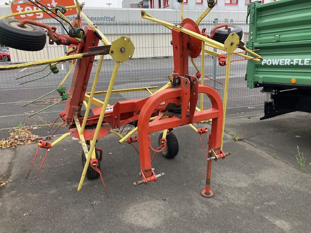 Unifarm CW 4.40 - Prevrtač/ Grabuljač: slika 1 Unifarm CW 4.40 - Prevrtač/ Grabuljač: slika 1