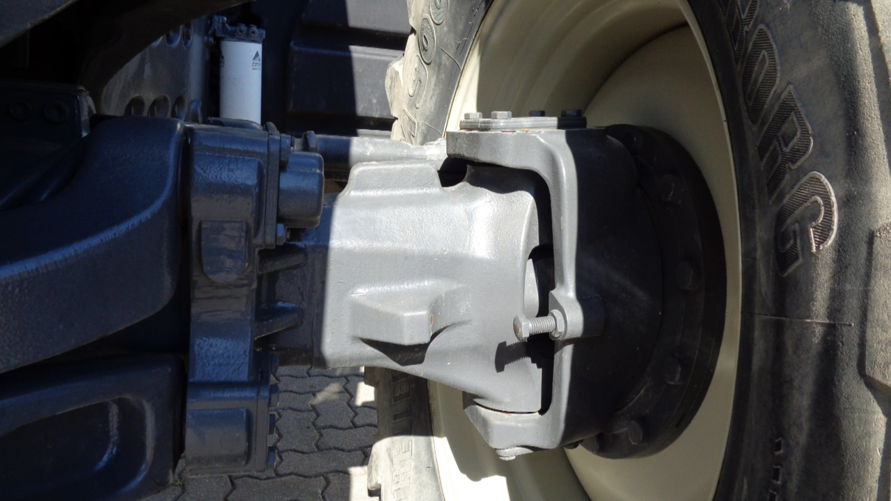 Traktor Valtra S374: slika 12