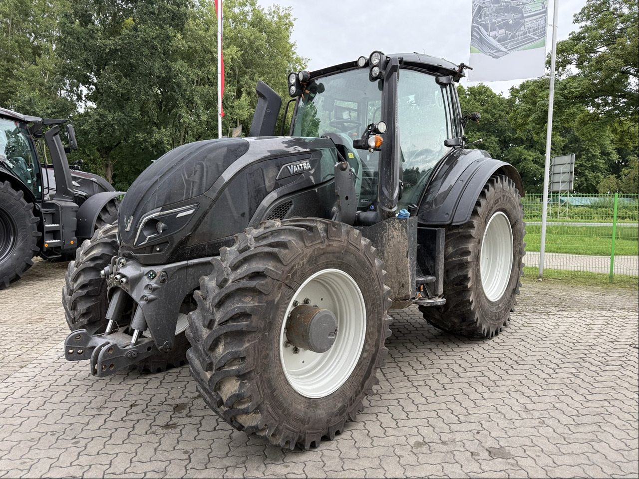 Valtra T254 Versu TwinTrac - Traktor: slika 2 Valtra T254 Versu TwinTrac - Traktor: slika 2