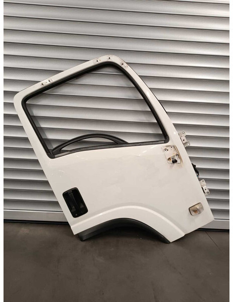 Isuzu RH - PASSENGER - DX - PASSEGGERO - Vrata i delovi za Kamion: slika 1 Isuzu RH - PASSENGER - DX - PASSEGGERO - Vrata i delovi za Kamion: slika 1