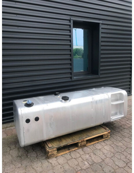 MAN 660 L + 75 L AdBlue - Rezervoar za gorivo za Kamion: slika 1 MAN 660 L + 75 L AdBlue - Rezervoar za gorivo za Kamion: slika 1
