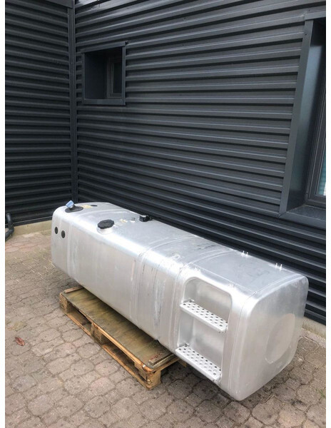 MAN 660 L + 75 L AdBlue - Rezervoar za gorivo za Kamion: slika 2 MAN 660 L + 75 L AdBlue - Rezervoar za gorivo za Kamion: slika 2