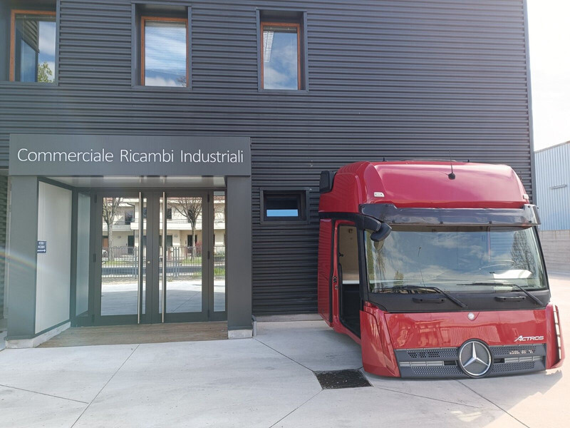Mercedes-Benz ACTROS MP4 GIGA SPACE - Kabina i enterijer za Kamion: slika 2 Mercedes-Benz ACTROS MP4 GIGA SPACE - Kabina i enterijer za Kamion: slika 2