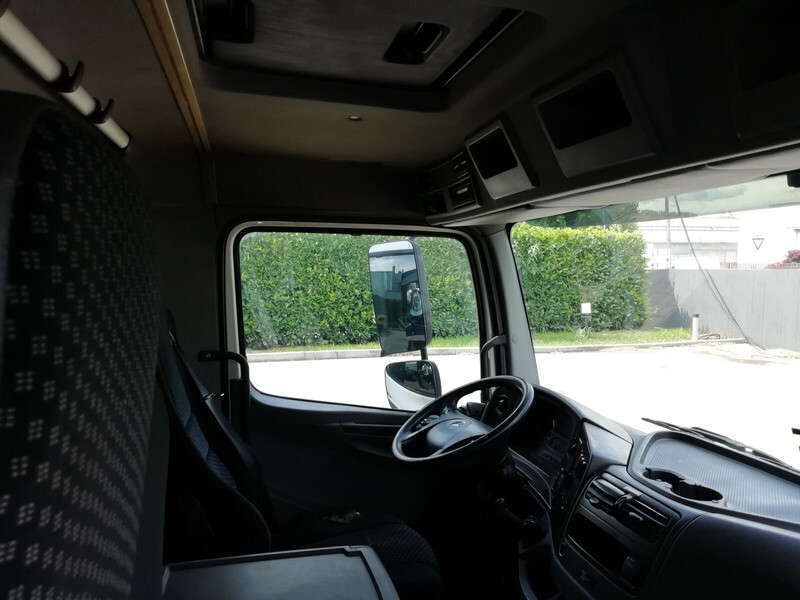 Mercedes-Benz Atego - Euro 5 - Kabina i enterijer za Kamion: slika 4 Mercedes-Benz Atego - Euro 5 - Kabina i enterijer za Kamion: slika 4