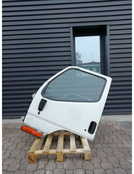 Mitsubishi CANTER - Vrata i delovi za Kamion: slika 1 Mitsubishi CANTER - Vrata i delovi za Kamion: slika 1