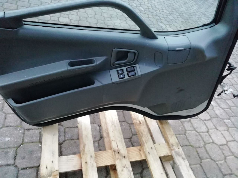 Mitsubishi CANTER - Vrata i delovi za Kamion: slika 2 Mitsubishi CANTER - Vrata i delovi za Kamion: slika 2