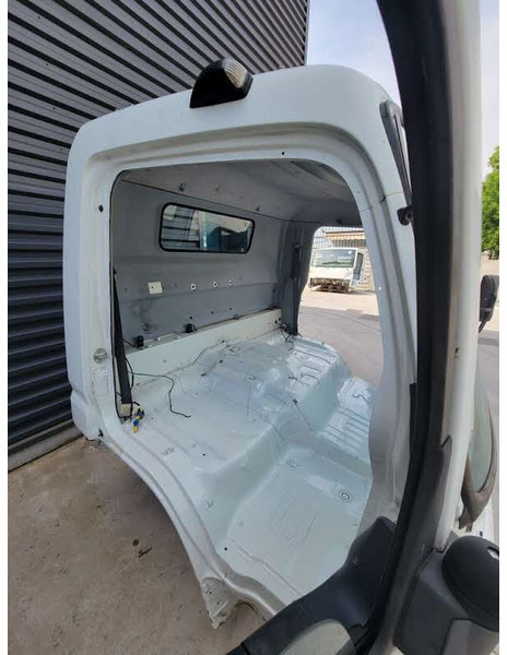 Kabina i enterijer za Kamion Mitsubishi Fuso "C": slika 13 Kabina i enterijer za Kamion Mitsubishi Fuso "C": slika 13