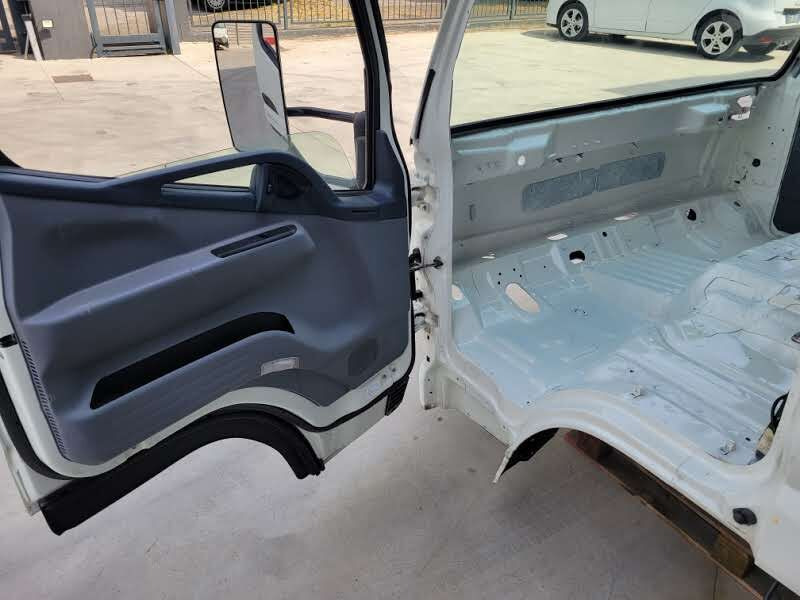 Kabina i enterijer za Kamion Mitsubishi Fuso "C": slika 9 Kabina i enterijer za Kamion Mitsubishi Fuso "C": slika 9