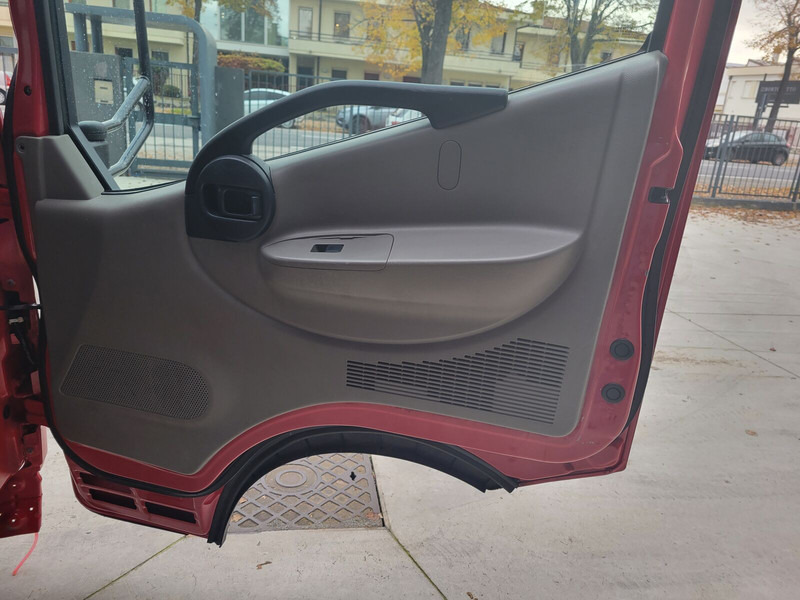 Nissan Cabstar - Kabina i enterijer za Kamion: slika 4 Nissan Cabstar - Kabina i enterijer za Kamion: slika 4