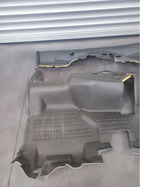 Nissan Floor Mat - Kabina i enterijer za Kamion: slika 4 Nissan Floor Mat - Kabina i enterijer za Kamion: slika 4