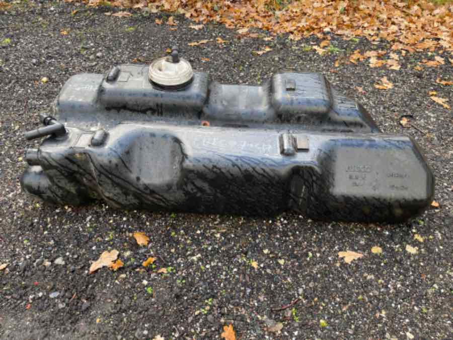 IVECO FUEL TANK 504135947 - Obrada goriva/ Dostava goriva za Kamion: slika 1 IVECO FUEL TANK 504135947 - Obrada goriva/ Dostava goriva za Kamion: slika 1