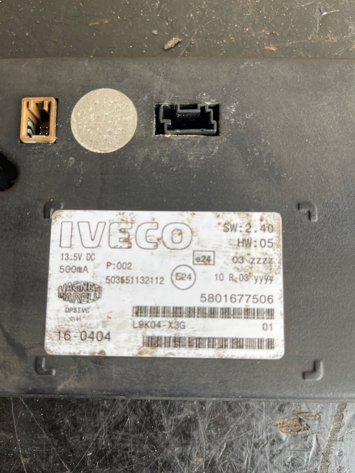 IVECO RADIO 5801677506 - Kabina i enterijer za Kamion: slika 2 IVECO RADIO 5801677506 - Kabina i enterijer za Kamion: slika 2