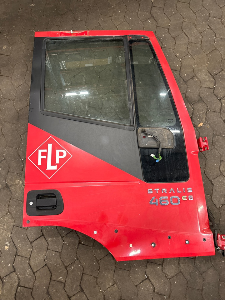 IVECO STRALIS DOOR RIGHT 504232501 - Kabina i enterijer za Kamion: slika 1 IVECO STRALIS DOOR RIGHT 504232501 - Kabina i enterijer za Kamion: slika 1