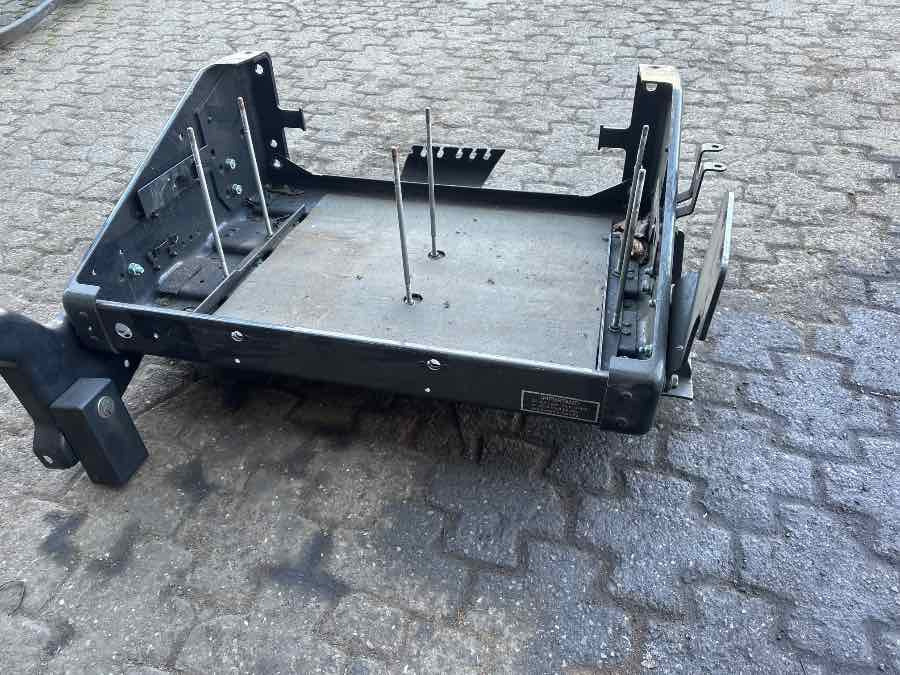 MAN BATTERY BOX 81.41860-5408 - Ram/ Šasija za Kamion: slika 1 MAN BATTERY BOX 81.41860-5408 - Ram/ Šasija za Kamion: slika 1