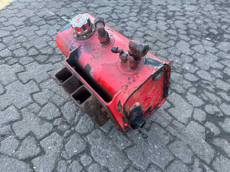 MAN OIL FLUID RESERVOIR 81.36049-5002 - Hidraulika za Kamion: slika 2 MAN OIL FLUID RESERVOIR 81.36049-5002 - Hidraulika za Kamion: slika 2