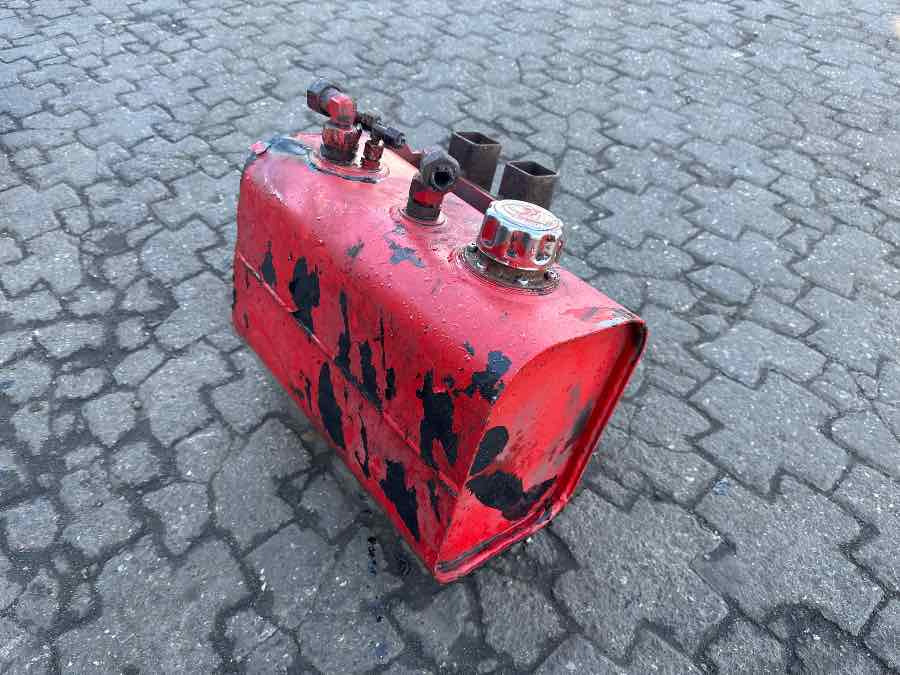 MAN OIL FLUID RESERVOIR 81.36049-5002 - Hidraulika za Kamion: slika 1 MAN OIL FLUID RESERVOIR 81.36049-5002 - Hidraulika za Kamion: slika 1