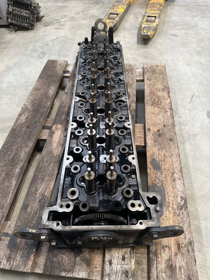 MERCEDES CYLINDERHEAD A4710102720 - Zaglavlje motora za Kamion: slika 1 MERCEDES CYLINDERHEAD A4710102720 - Zaglavlje motora za Kamion: slika 1