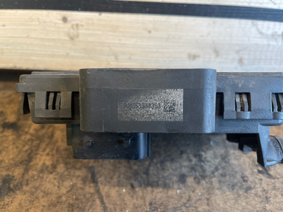 MERCEDES ECU AIR SUSPENSION A0034463817 - Električni sistem za Kamion: slika 2 MERCEDES ECU AIR SUSPENSION A0034463817 - Električni sistem za Kamion: slika 2