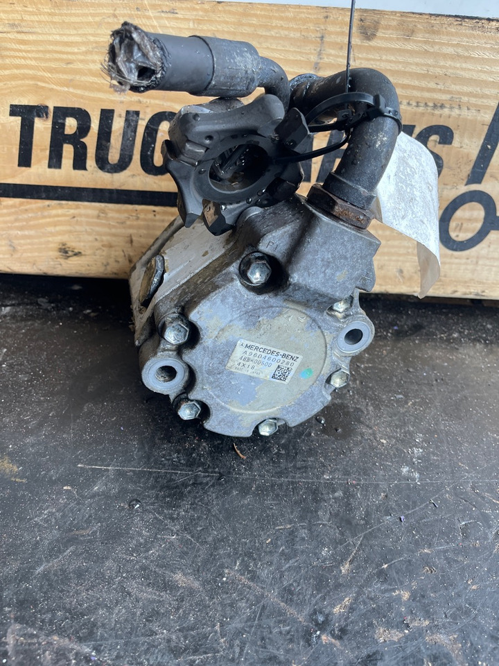 MERCEDES SERVO PUMP A9604600280 - Hidraulika za Kamion: slika 1 MERCEDES SERVO PUMP A9604600280 - Hidraulika za Kamion: slika 1