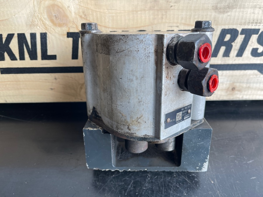 MERCEDES STEERING VALVE A9604600484 - Kočioni ventil za Kamion: slika 1 MERCEDES STEERING VALVE A9604600484 - Kočioni ventil za Kamion: slika 1