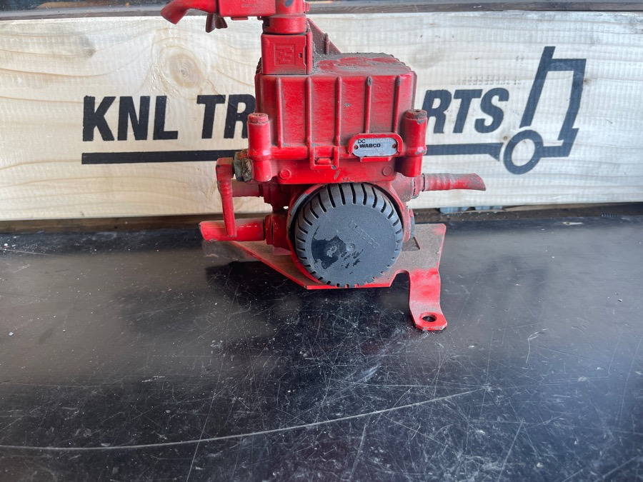 MERCEDES VALVE A0004296324 - Kočioni ventil za Kamion: slika 1 MERCEDES VALVE A0004296324 - Kočioni ventil za Kamion: slika 1