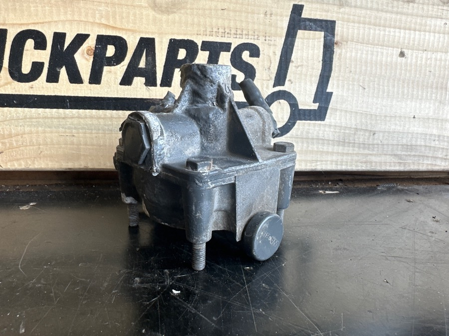 MERCEDES VALVE A0054299544 - Kočioni ventil za Kamion: slika 1 MERCEDES VALVE A0054299544 - Kočioni ventil za Kamion: slika 1