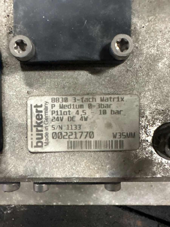 VOLVO HEATING VALVE 21562570 - Rezervni deo za Autobus: slika 1 VOLVO HEATING VALVE 21562570 - Rezervni deo za Autobus: slika 1