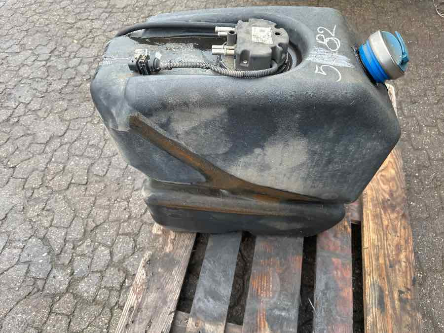 SCANIA ADBLUE TANK 2244863 - Obrada goriva/ Dostava goriva za Kamion: slika 1 SCANIA ADBLUE TANK 2244863 - Obrada goriva/ Dostava goriva za Kamion: slika 1