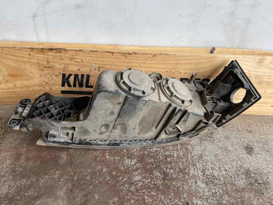 VOLVO FOG LAMP 22332592 RH - Svetla/ Osvetljenje za Kamion: slika 2 VOLVO FOG LAMP 22332592 RH - Svetla/ Osvetljenje za Kamion: slika 2