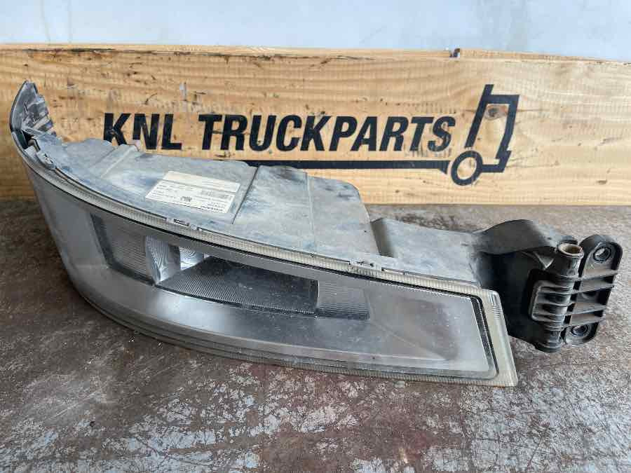 VOLVO FOG LAMP 22332592 RH - Svetla/ Osvetljenje za Kamion: slika 1 VOLVO FOG LAMP 22332592 RH - Svetla/ Osvetljenje za Kamion: slika 1