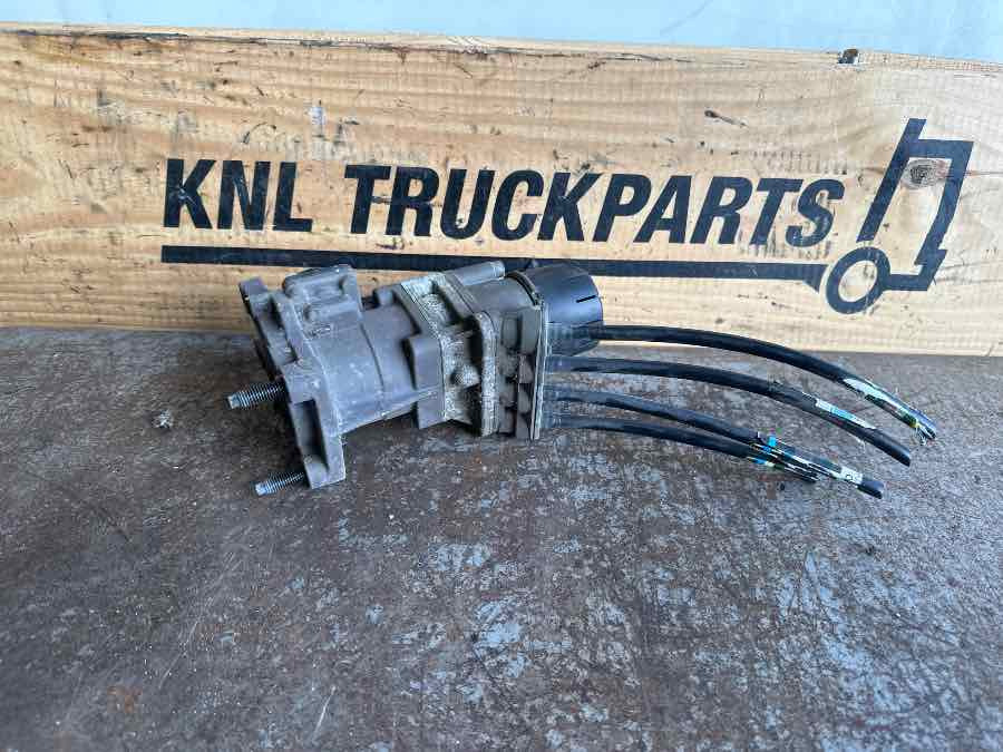 VOLVO FOOT BRAKE VALVE 21390592 - Kočioni ventil za Kamion: slika 2 VOLVO FOOT BRAKE VALVE 21390592 - Kočioni ventil za Kamion: slika 2
