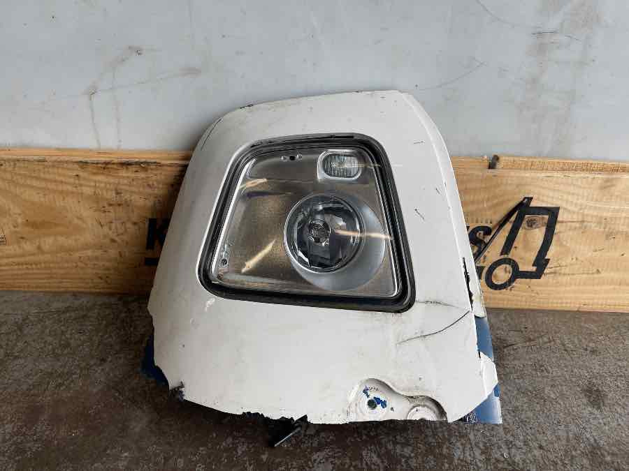 VOLVO FRONT LAMPE ROOF 82145721 - Svetla/ Osvetljenje za Kamion: slika 1 VOLVO FRONT LAMPE ROOF 82145721 - Svetla/ Osvetljenje za Kamion: slika 1