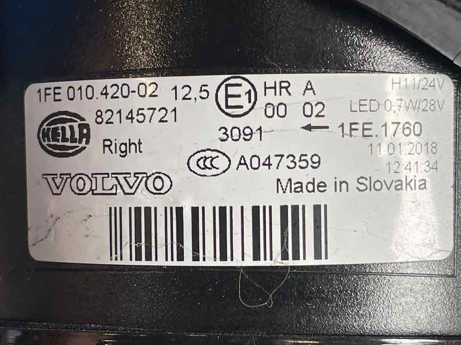 VOLVO FRONT LAMPE ROOF 82145721 - Svetla/ Osvetljenje za Kamion: slika 3 VOLVO FRONT LAMPE ROOF 82145721 - Svetla/ Osvetljenje za Kamion: slika 3