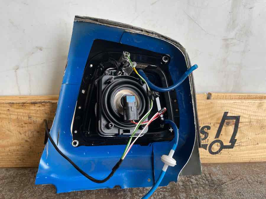 VOLVO FRONT LAMPE ROOF 82145721 - Svetla/ Osvetljenje za Kamion: slika 2 VOLVO FRONT LAMPE ROOF 82145721 - Svetla/ Osvetljenje za Kamion: slika 2