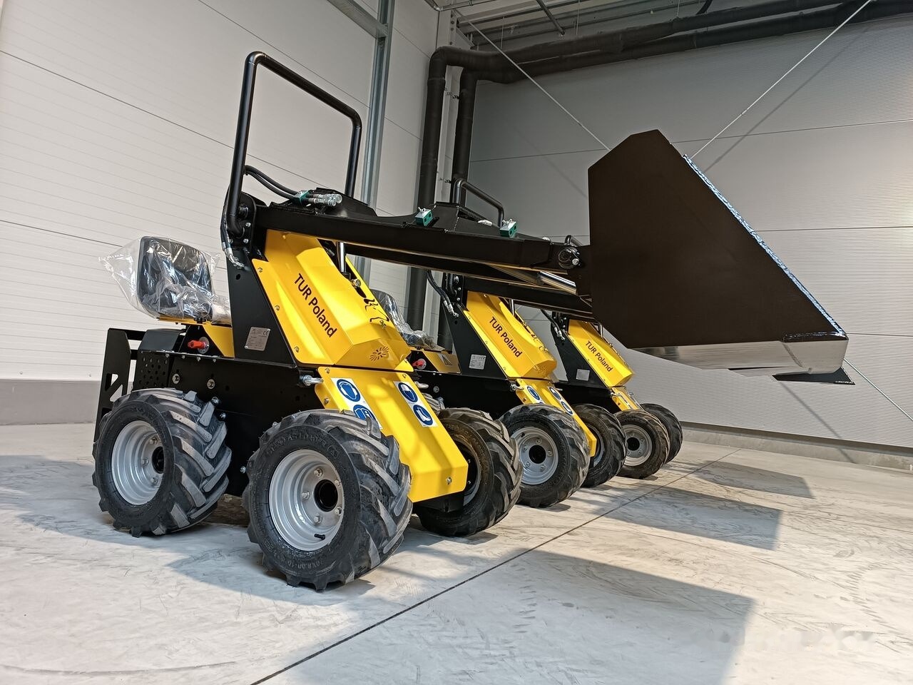Tur Poland Mini Loader TUR N 520 Mini Hoflader Kompaktlader Briggs&Stratton - Mini utovarivač: slika 1 Tur Poland Mini Loader TUR N 520 Mini Hoflader Kompaktlader Briggs&Stratton - Mini utovarivač: slika 1