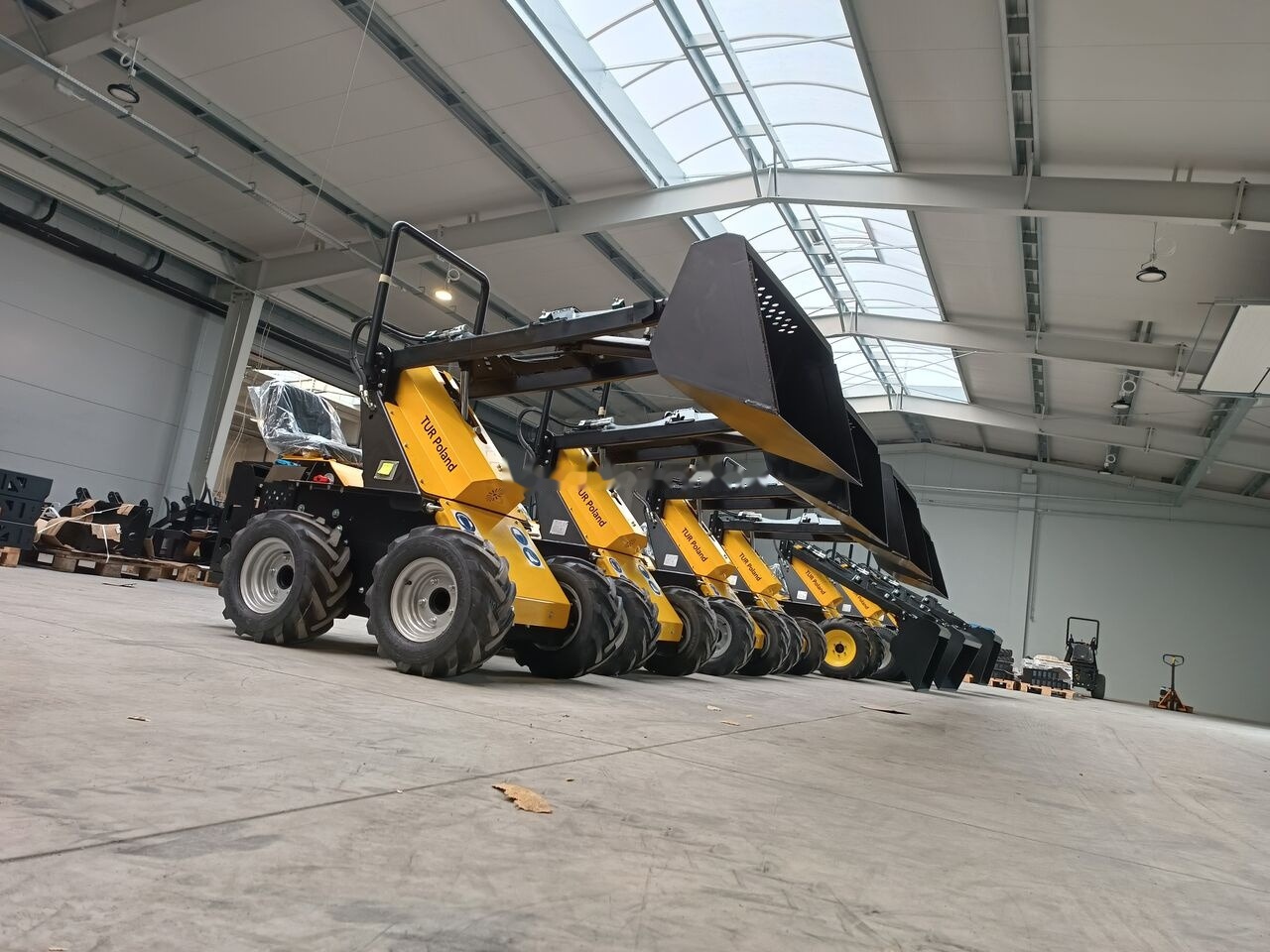 Tur Poland N520 Miniradlader Mini Hoflader Mini Lader - Mini utovarivač: slika 2 Tur Poland N520 Miniradlader Mini Hoflader Mini Lader - Mini utovarivač: slika 2