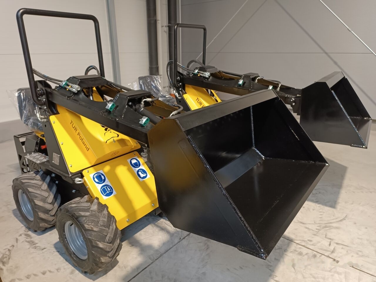 Tur Poland N520 Miniradlader Mini Hoflader Mini Lader - Mini utovarivač: slika 1 Tur Poland N520 Miniradlader Mini Hoflader Mini Lader - Mini utovarivač: slika 1