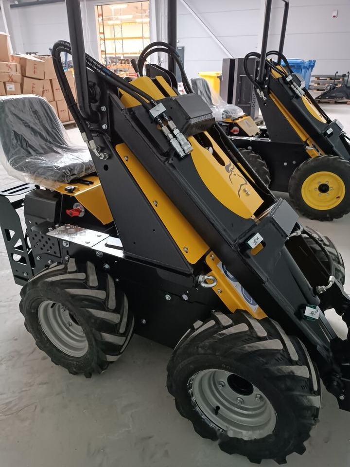 Tur Poland Radlader Mini loader Mini Hoflader N 520 - Mini utovarivač: slika 3 Tur Poland Radlader Mini loader Mini Hoflader N 520 - Mini utovarivač: slika 3