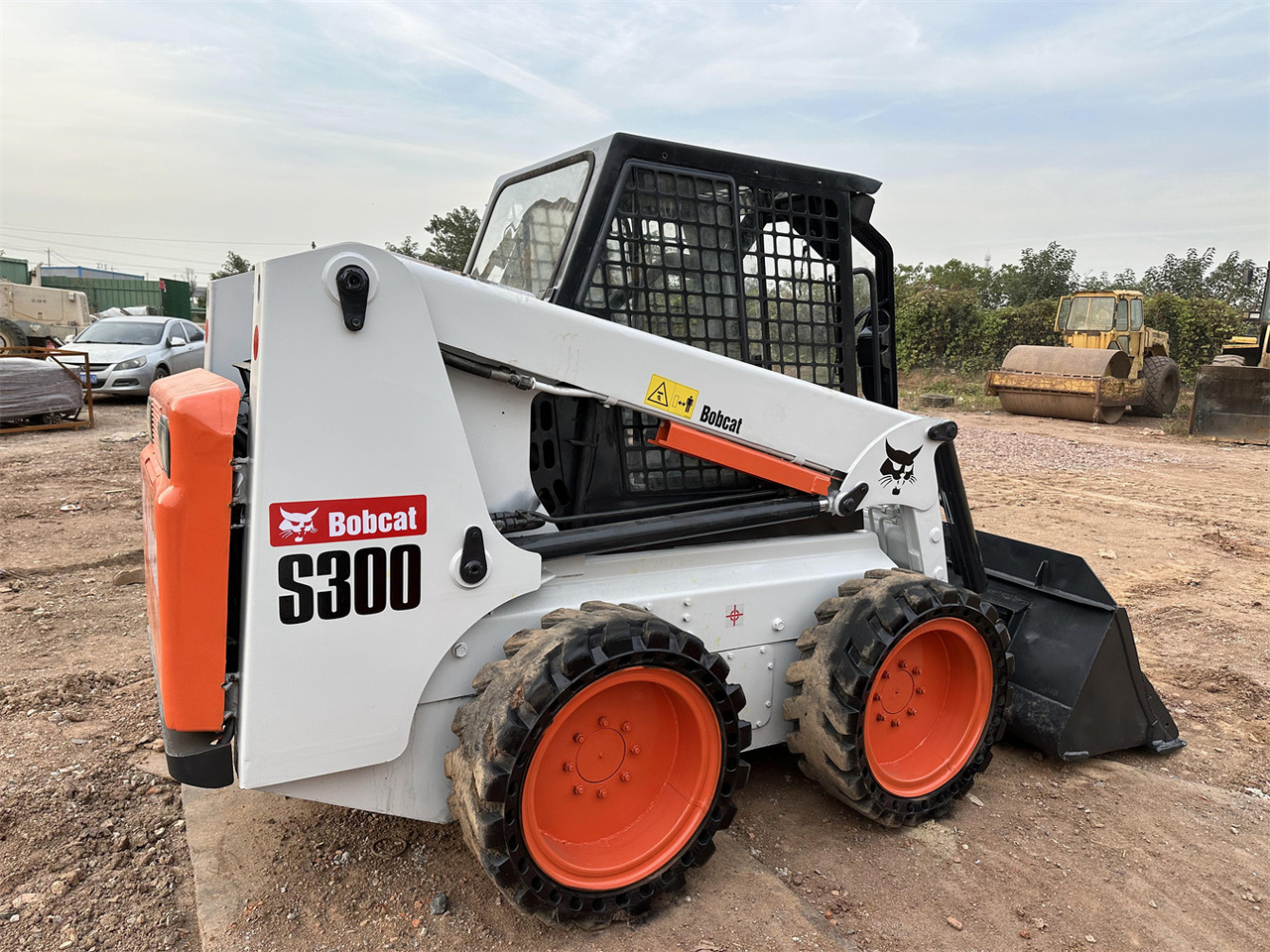 BOBCAT S300 - Mini utovarivač: slika 4 BOBCAT S300 - Mini utovarivač: slika 4