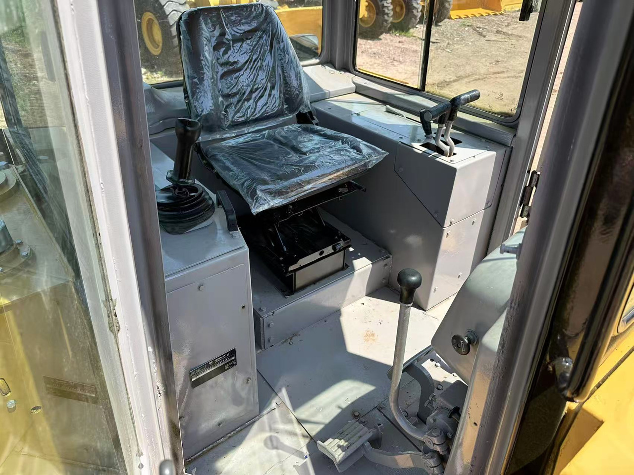 CAT D6G - Buldožer: slika 5 CAT D6G - Buldožer: slika 5