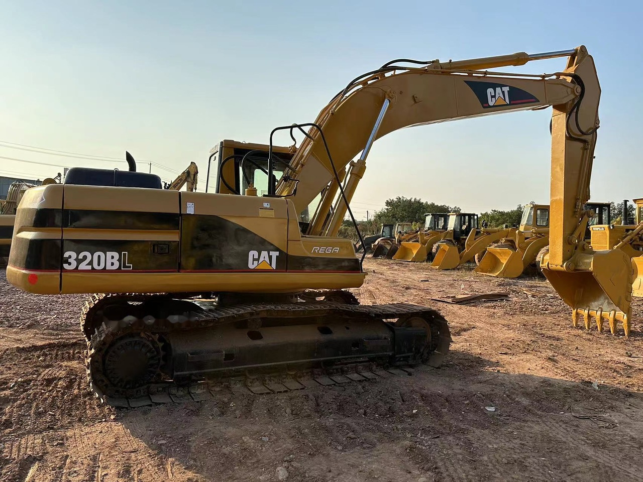 CATERPILLAR 320BL - Bager guseničar: slika 4 CATERPILLAR 320BL - Bager guseničar: slika 4