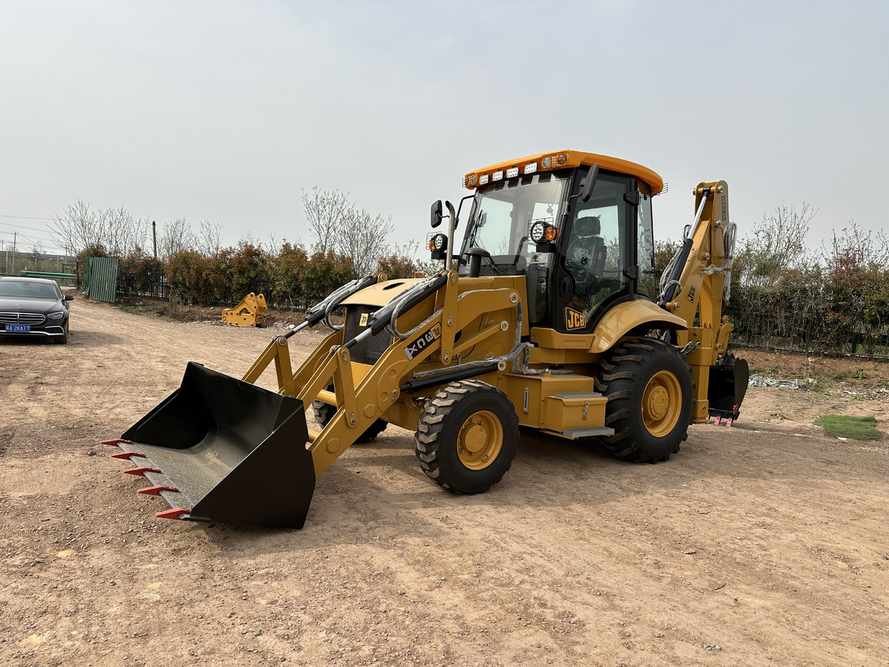 CATERPILLAR 420F2 - Bager utovarivač: slika 3 CATERPILLAR 420F2 - Bager utovarivač: slika 3